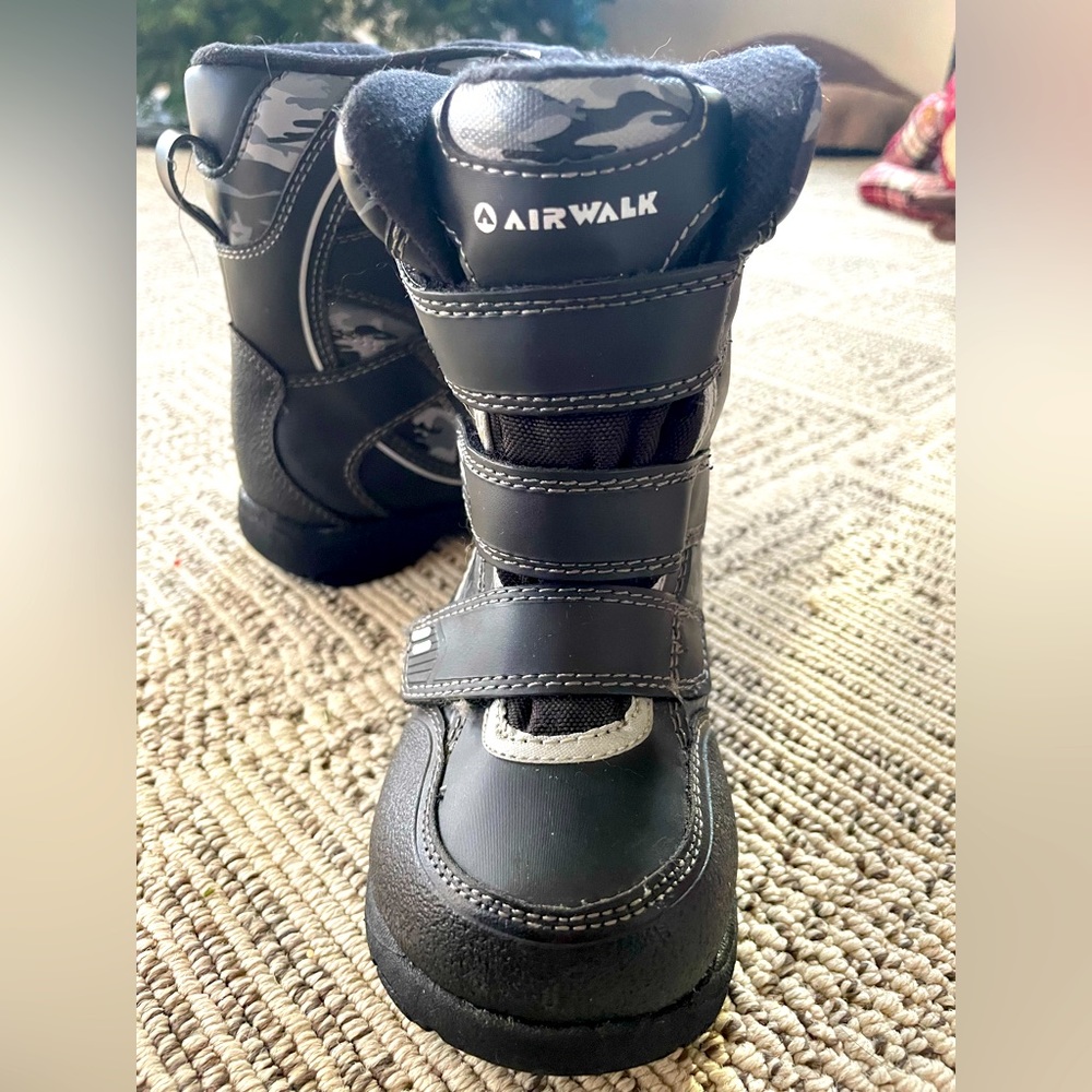 Toddler Airwalk snow boots size 7